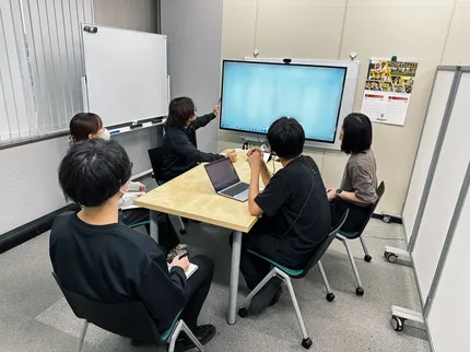 チームでのミーティング風景